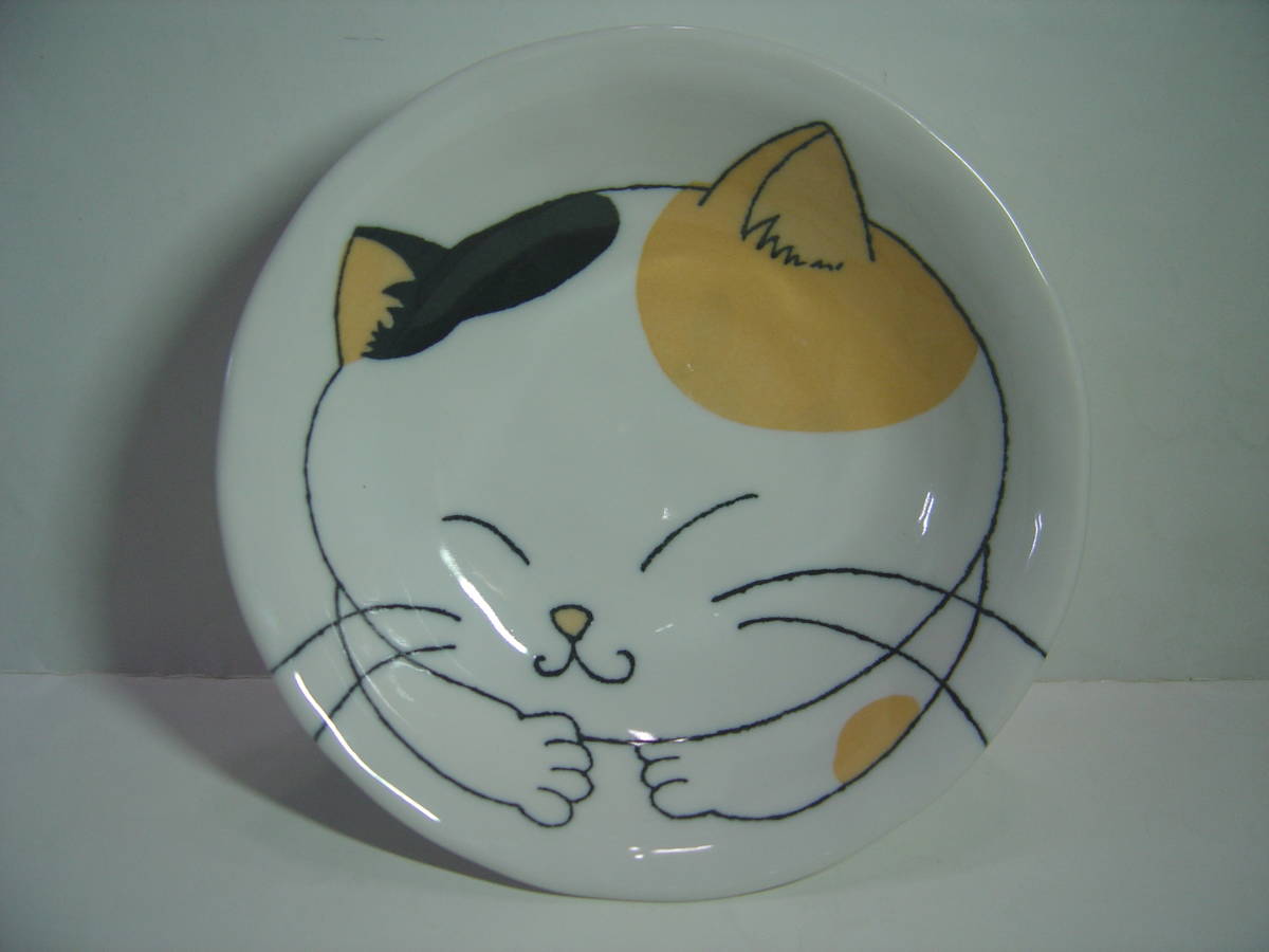 １）新品！猫柄　ネコ柄　ねこ柄　皿　磁器製_画像1
