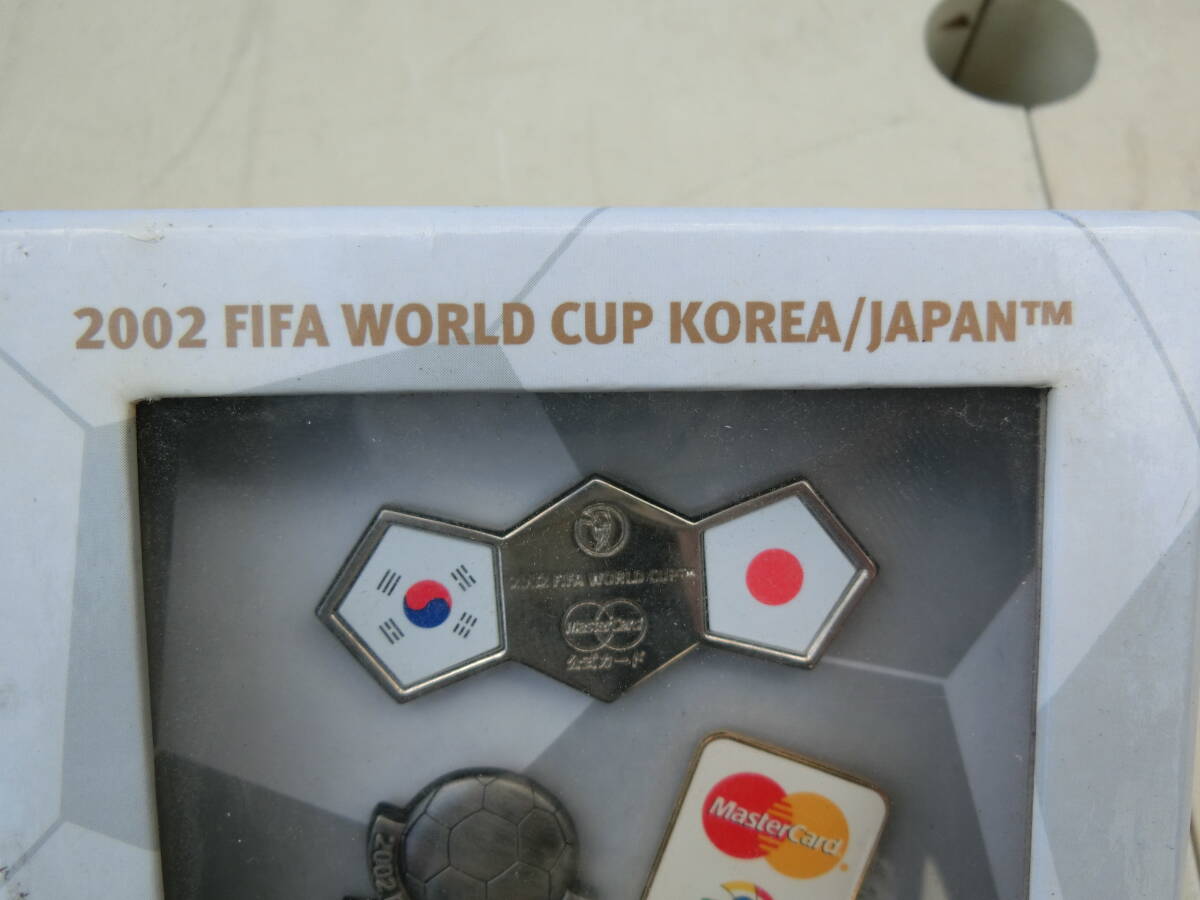 【1円～】ピンバッジ3個セット 2002年 FIFA ワールドカップ マスターカード 日本 韓国 箱入り サッカーの画像3