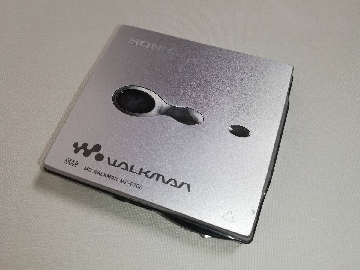 【再生OK】SONY WALKMAN ソニー MD ウォークマン MDプレーヤー MZ-E700の画像1
