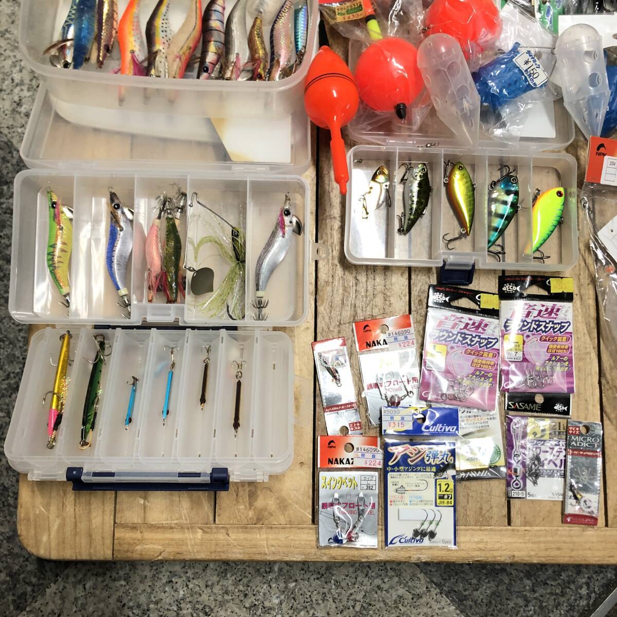 釣具 大量まとめ 未使用有 針 糸 おもり 浮き クーラーボックス 釣具 大量まとめ 未使用有 針 糸 おもり 浮き クーラーボックス