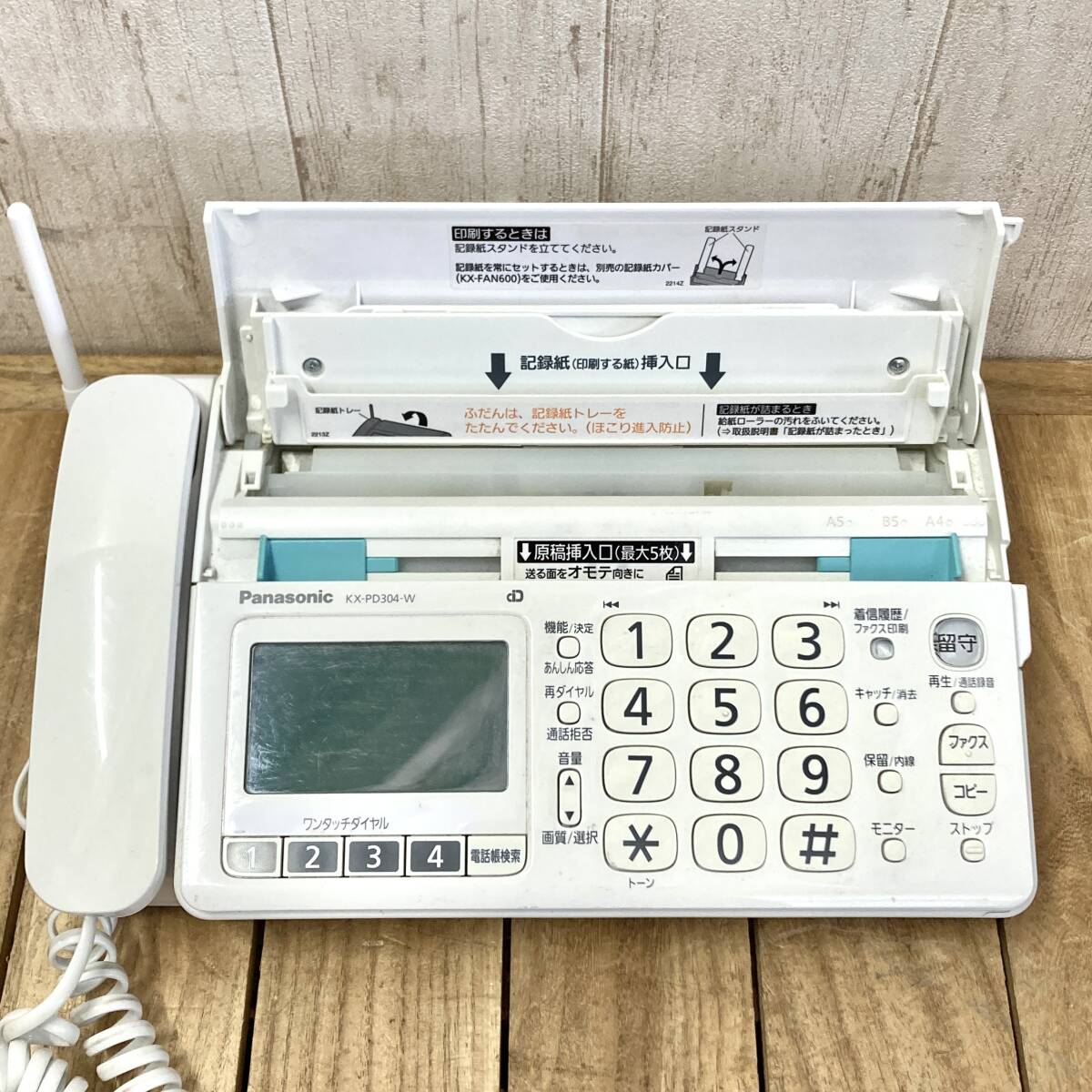 ＊【通電OK】Panasonic KX-PD304-W FAX 電話機 子機/充電台/取扱説明書付 おたっくす パーソナルファックス ホワイト 受話器 パナソニック_画像4