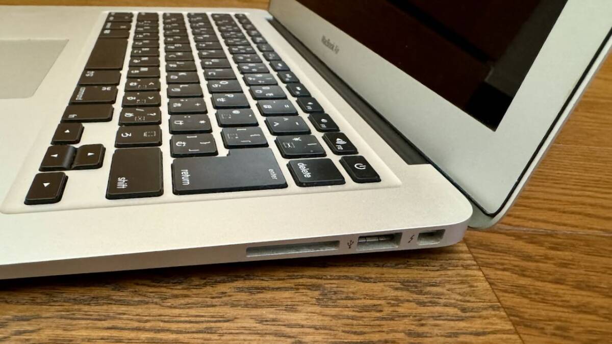 Apple MacBook Air 13インチ /Core i5 /メモリ8G/SSD 256G/MacOS Monterey【1円スタート】_画像4