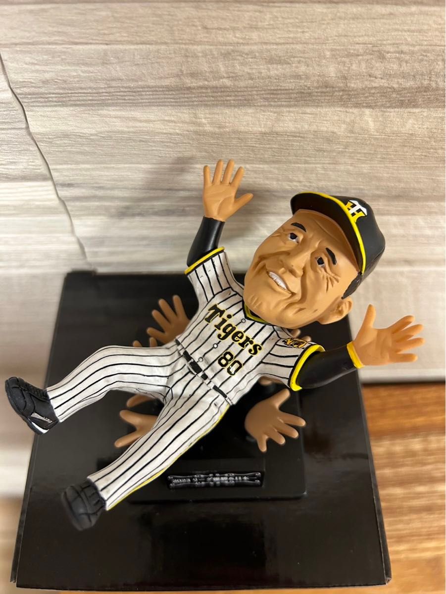 阪神タイガース 岡田監督 胴上げ ボブルヘッド人形|Yahoo 阪神タイガース 岡田監督 胴上げ ボブルヘッド人形|Yahoo