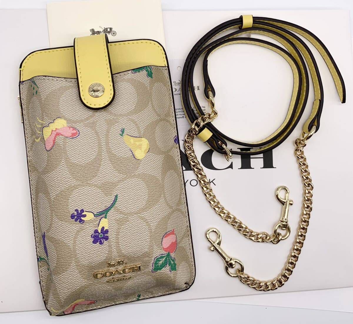 新品 COACH スマホケースショルダーシグネチャードリーミーべジプリント