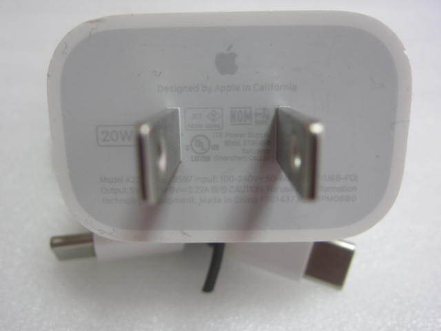 Apple 20W USB-C電源アダプタ(A2305)とApple 60W USB-C充電ケーブル（1m）の画像3