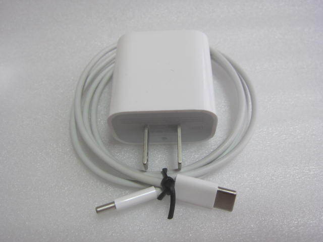Apple 20W USB-C電源アダプタ(A2305)とApple 60W USB-C充電ケーブル（1m）の画像2