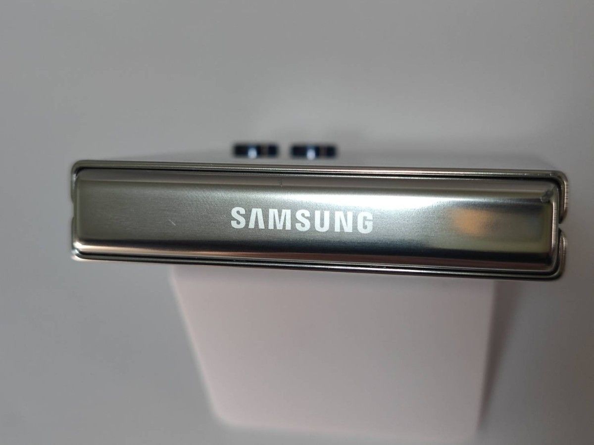 Galaxy Z Flip5 クリーム 512GB 韓国版