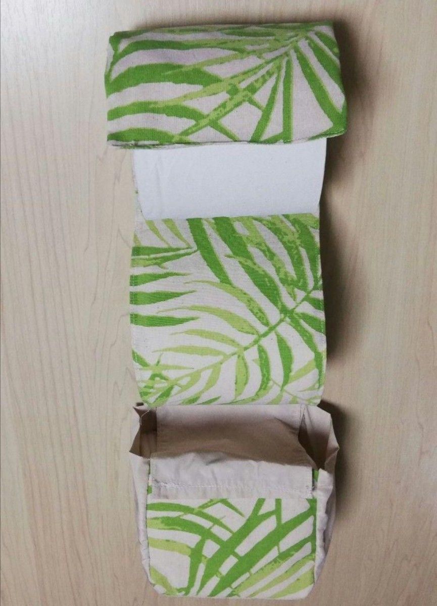 ●観葉植物　ボタニカル柄　ポケット付き　トイレットペーパー ホルダー カバー　葉