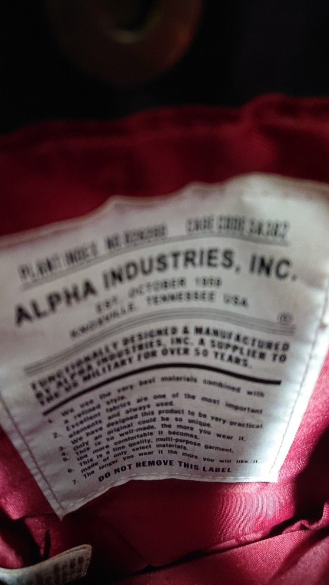 アルファインダストリー ALPHA INDUSTRIES  ショルダーバッグ レザータイプです。