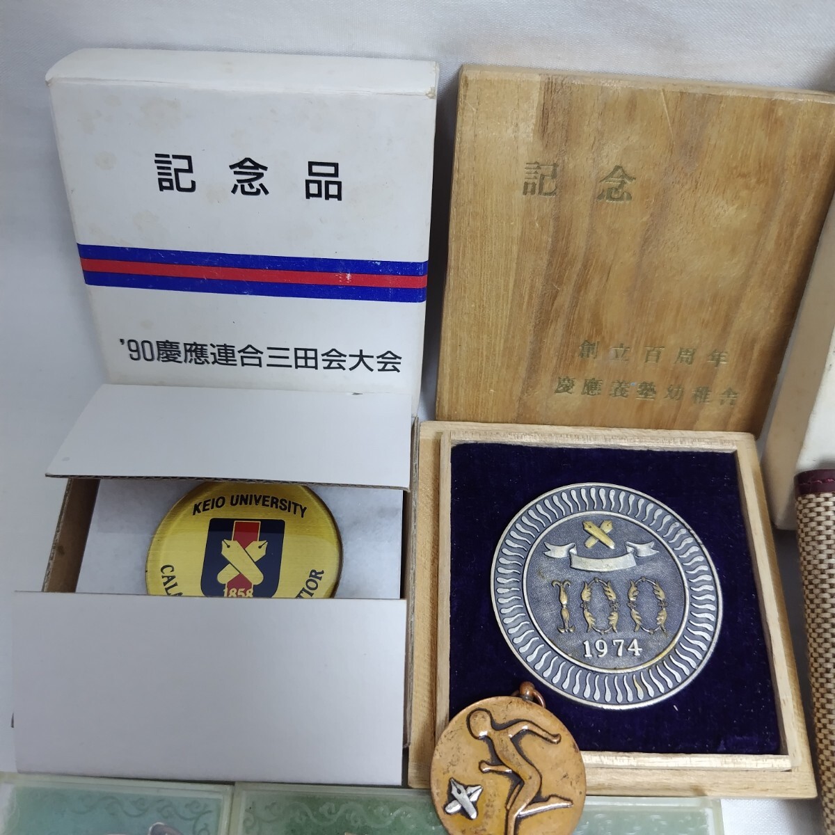 .... память медаль продажа комплектом орден значок знак отличия значок память глава память медаль подлинная вещь 