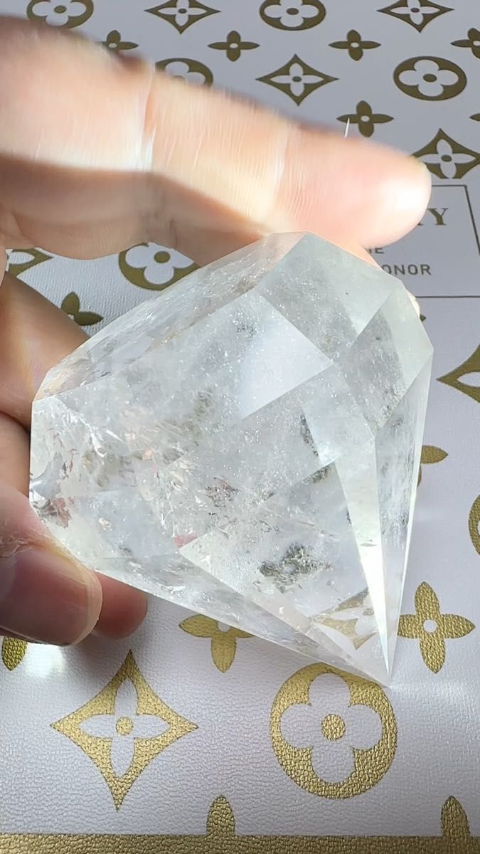 天然水晶 ダイヤモンド型 ダイヤ型 特大 虹 アイリス 置き物 オブジェ 浄化に最適 幸運引き寄せ 運気好転 八角形 錐 風水