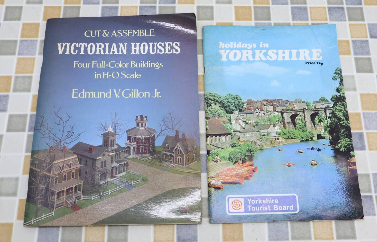 ◎ ｜2冊 まとめ 洋書 CUT & ASSEMBLE VICTORIAN HOUSES｜Dover Publications ｜古書 holidays in YORKSHIRE ■N7509_画像8