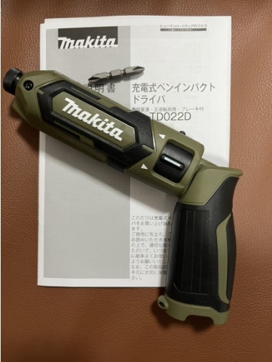 【新品未使用】makita マキタ 充電式 ペンインパクト ドライバ TD022 オリーブ 7.2v 写真撮影にのみ開封しました 6000円スタートの画像1