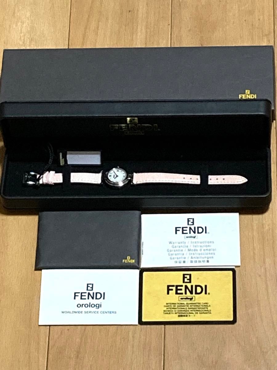 【付属品完備】 FENDI フェンディ　8pダイヤ付き　シェル　レディース腕時計