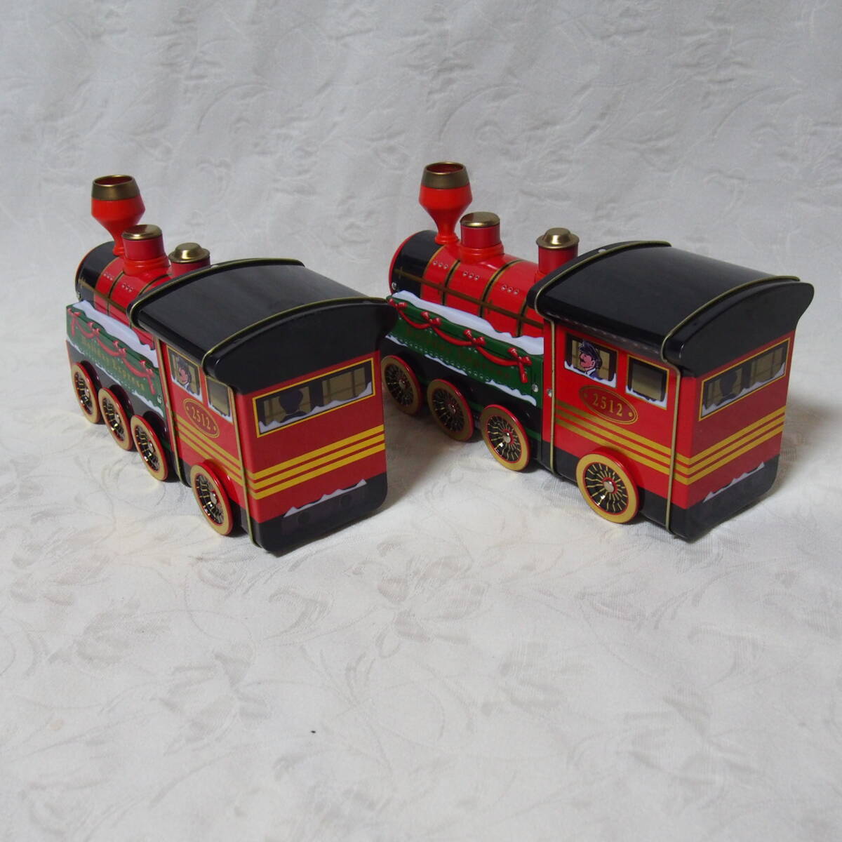 MADE IN JAPAN 製 !! 状態良好「HOLIDAY Express 2512」 ブリキ&アルミ製トイ「蒸気機関車」2個セット ( 管理番号 39 )_画像3