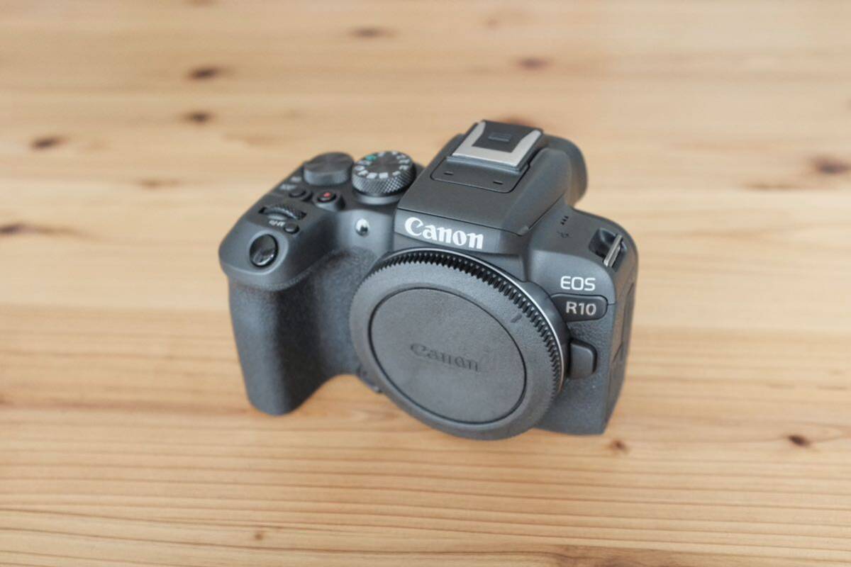 【美品】Canon キヤノン ミラーレスカメラ EOS R10・RF-S18-45 IS STM レンズキット EOSR10-1845ISSTMLKの画像1