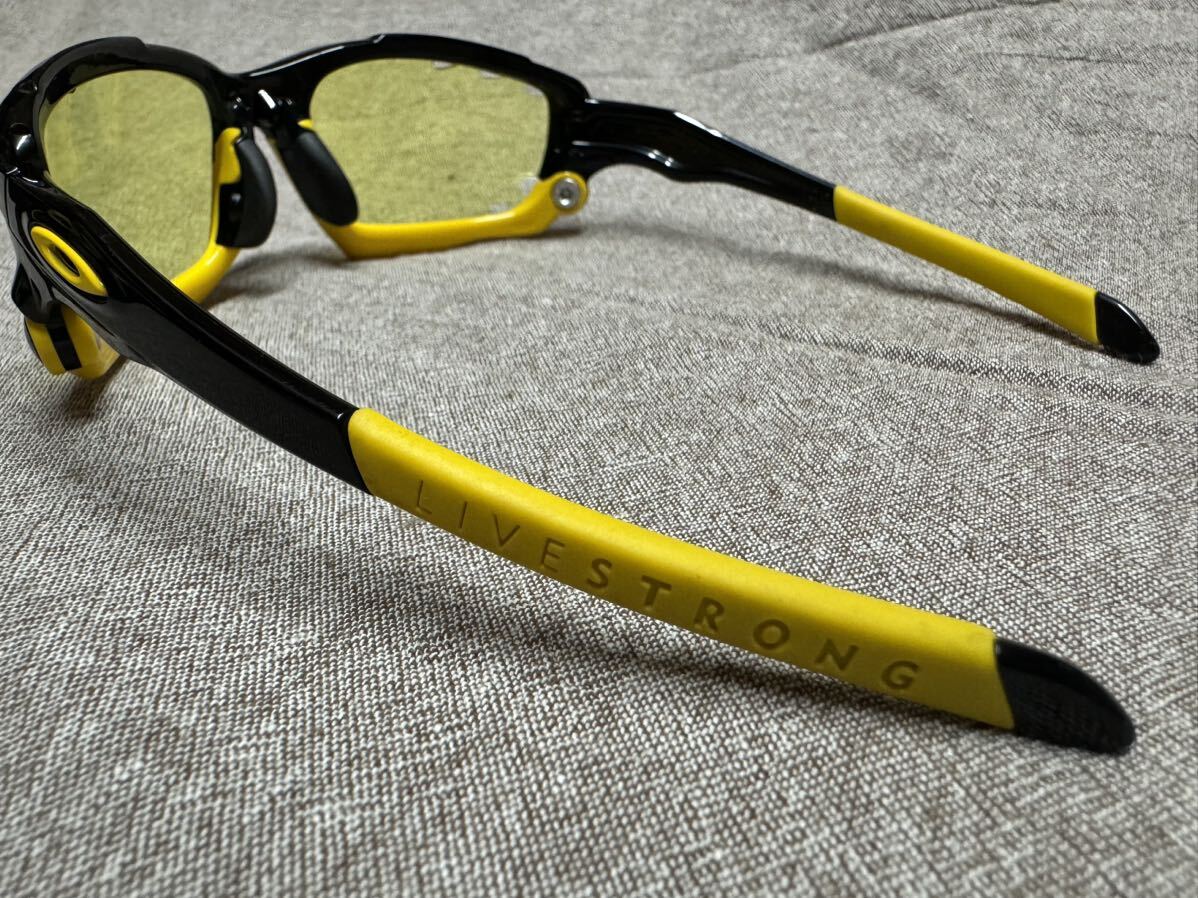 OAKLEY オークリー jawbone ジョウボーン LIVESTRONG OAKLEY オークリー jawbone ジョウボーン LIVESTRONG