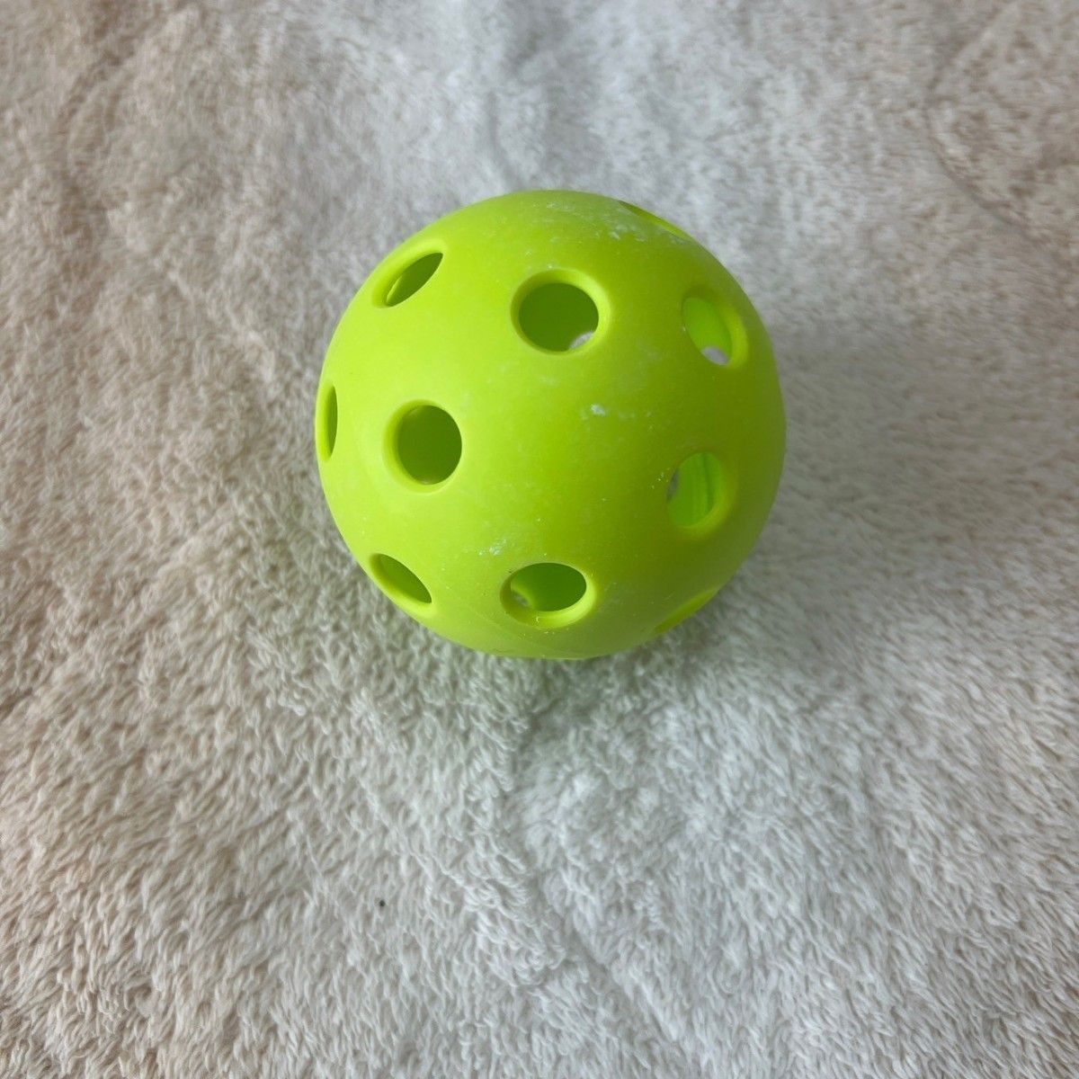 A29　ボール　穴あき　72mm　17個セット　ゴルフ　バッティング　野球　練習　 室内練習　蛍光　 プラスチックボール