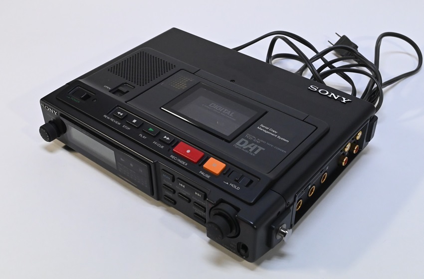 SONY Sony [DIGITAL AUDIO TAPE-CORDER TCD-D10] для бизнеса портативный DAT магнитофон AC адаптор мягкий чехол *8 день конец 21 час ~!