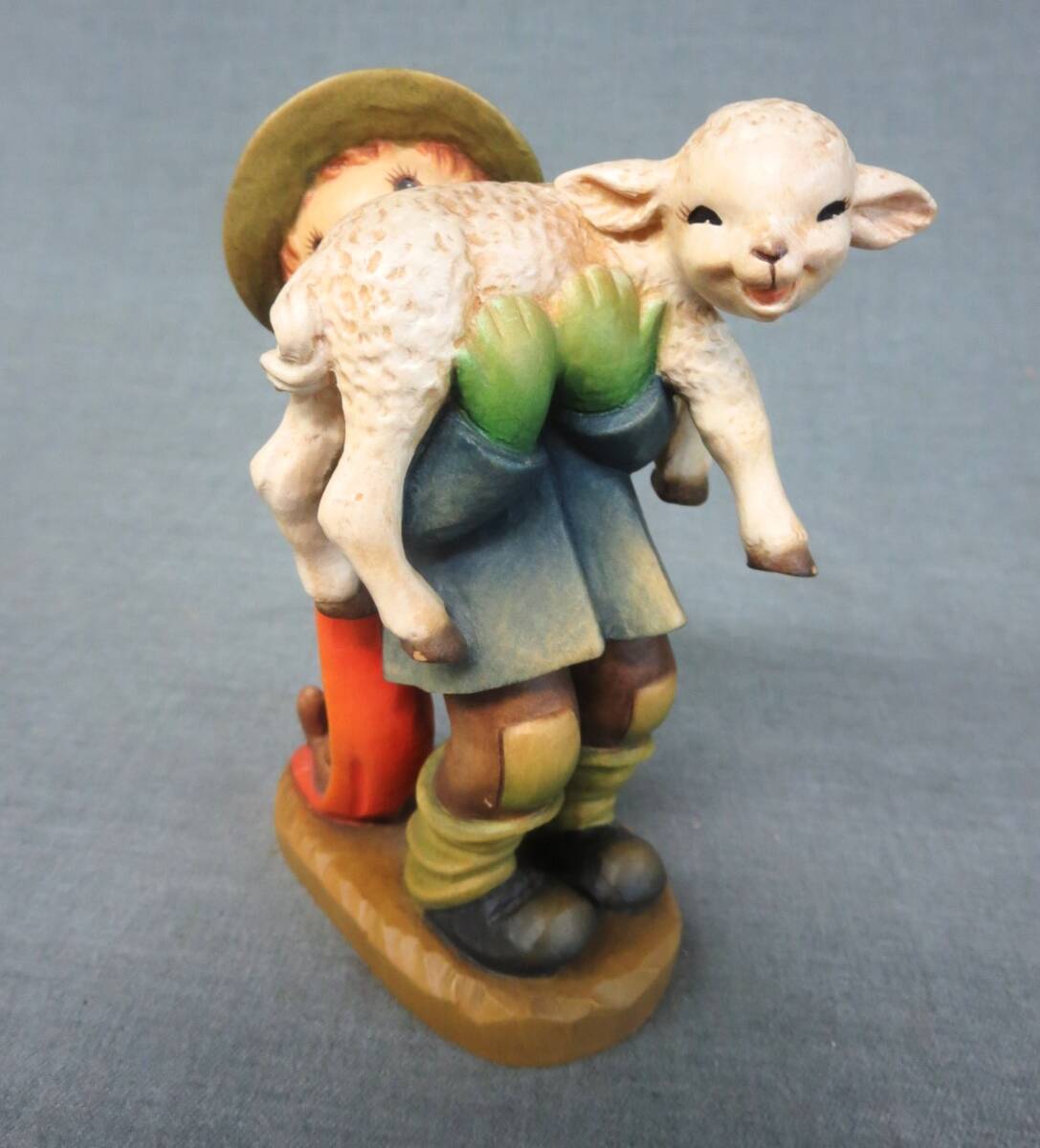 ANRI アンリ 木彫り人形 「ヒツジを抱く少年」 フェランディス ITALY 中古品！の画像1