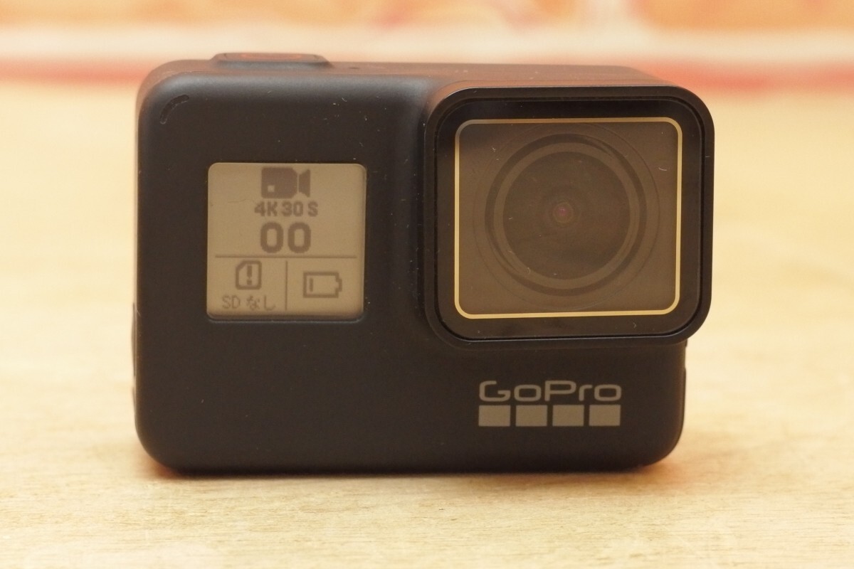 GoPro HERO7 Black バッテリー2つ 純正マルチ充電器 3WAY自撮棒 ネックマウント 防風スポンジ付 GPS 防水４K動画HyperSmooth 送料無料_画像2