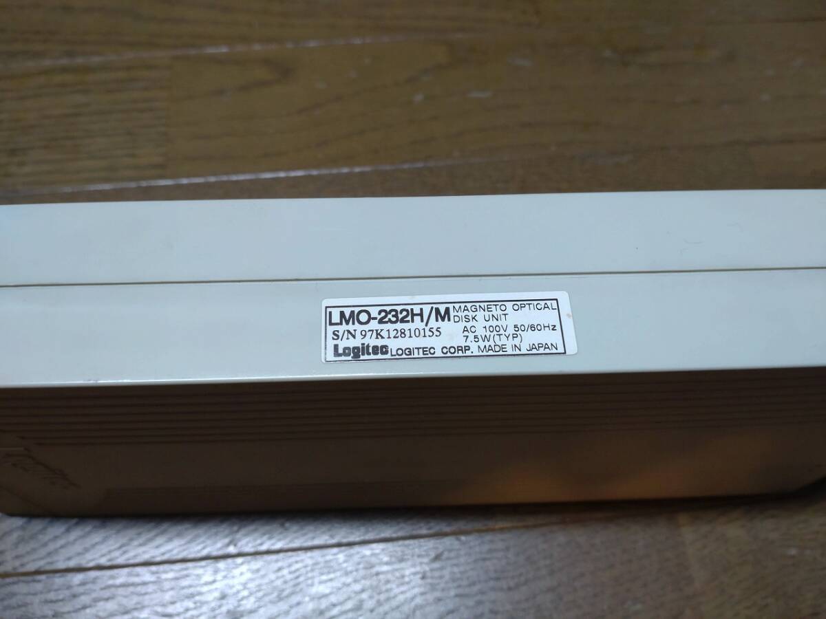 Logitec　ロジテック　 SCSI対応　外付けMOドライブ　230MB　LMO-232H/M　おまけ付き（ジャンク品）_器具銘板写真