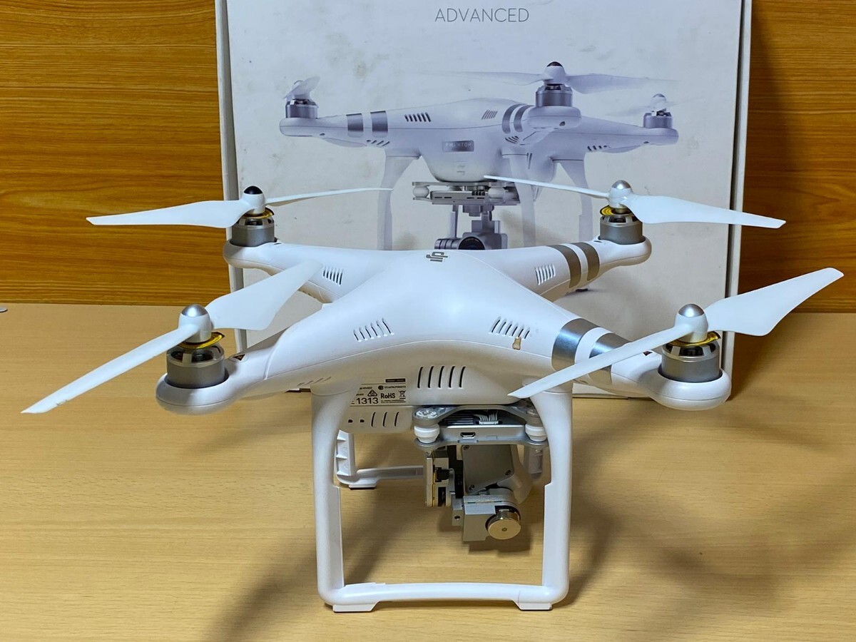  DJI PHANTOM3 ADVANCED W322 ファントム3 アドバンス ドローン ホワイト ケース付き RCドローン 動作品 バッテリーなし!の画像3