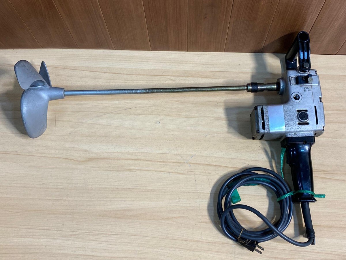 MAKITA／ マキタ　2スピード　カクハン機　UT2221　ミキサー　電動工具　100V　810W 動作確認済み!_画像1