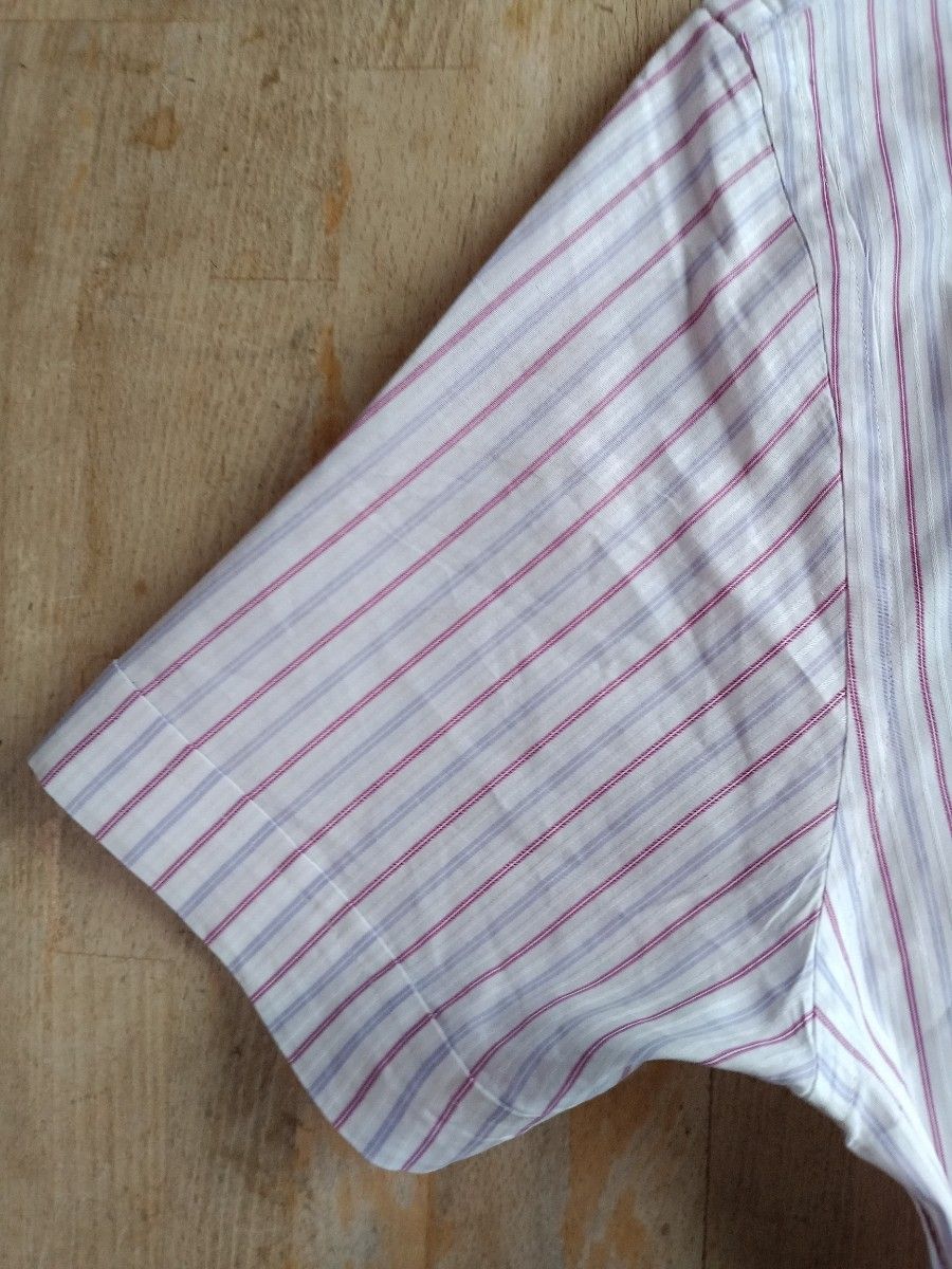 タケオキクチの、綿布地半袖しゃつ シャツ、ボタンダウン襟、Mサイズ、白地に赤グレーすとらいぷ ストライプ、クリーニング済み