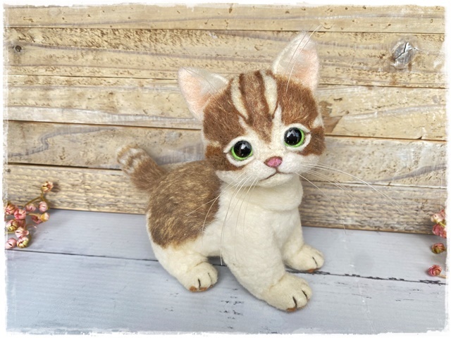 wai*hap\'s man chi can . cat wool felt hand made 