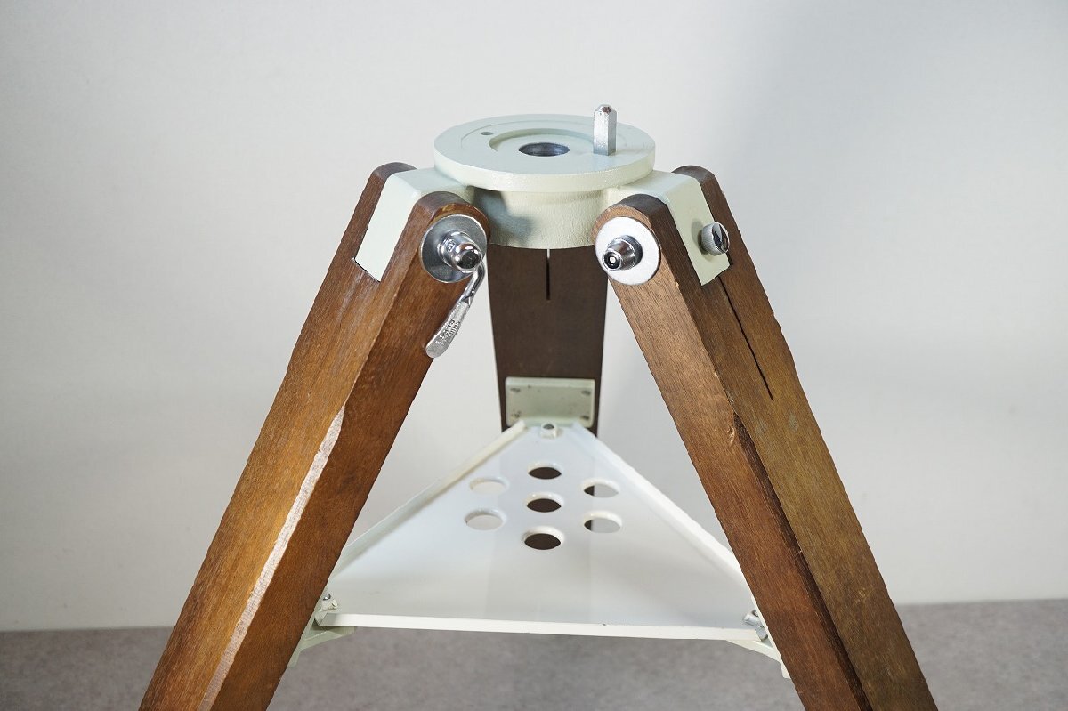 [NZ][E4353216] 高橋製作所 タカハシ 木製三脚 EM-200等用 三脚 三角板付き 天体望遠鏡 部品_画像2