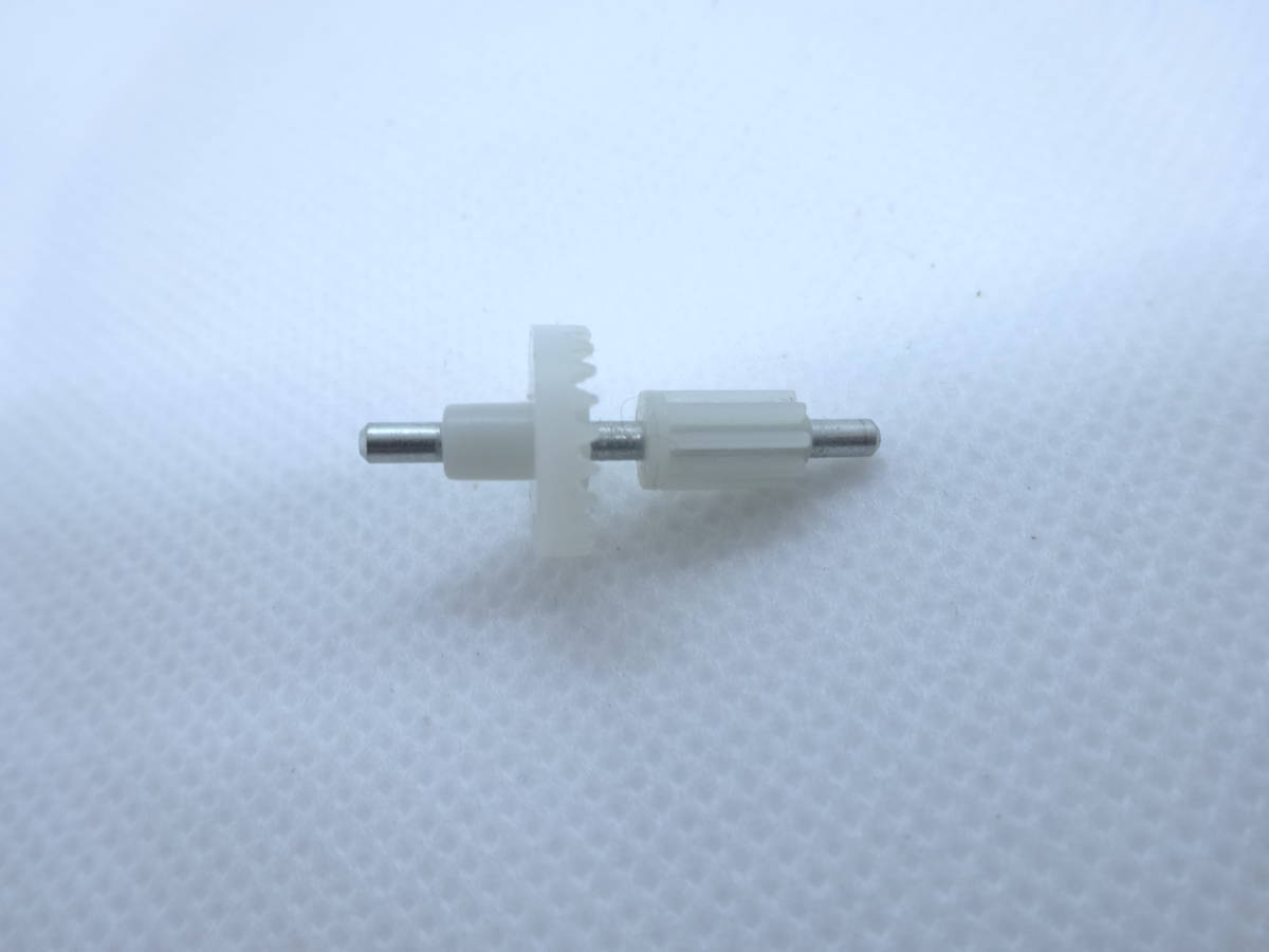  Plarail exchange parts motor unit inside part gear white 22 tooth Crown gear ( diameter 11.)+8 tooth Pinion gear USED②