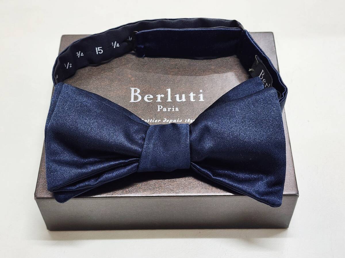 送料無料 Berluti ベルルッティ シルクサテン ネイビー ボウタイ 送料無料 Berluti ベルルッティ シルクサテン ネイビー ボウタイ