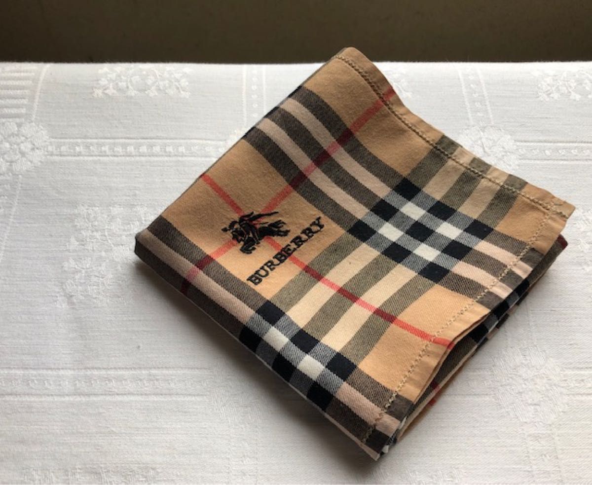 BURBERRY【USED】　バーバリー　ノバチェック柄　ハンカチ　ロゴマーク刺繍入り　赤ライン入り