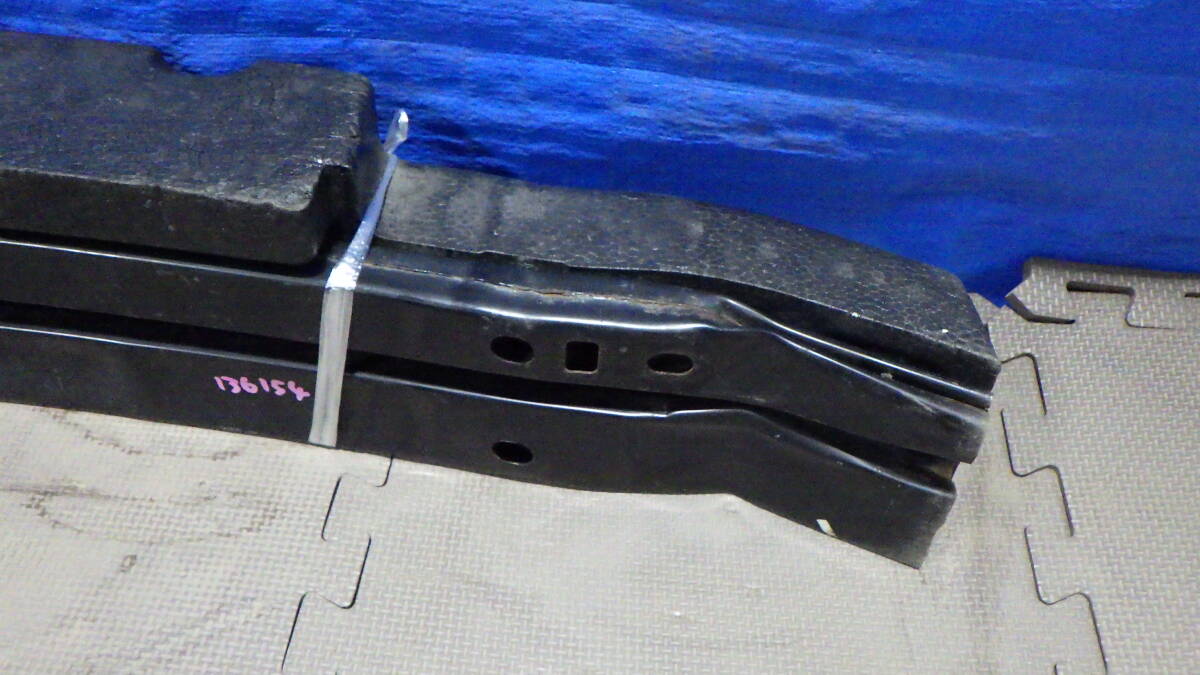 60501-2 ヴォクシー ZRR80 80 フロント バンパー ホースメント 黒 純正 中古 棚Z_画像8
