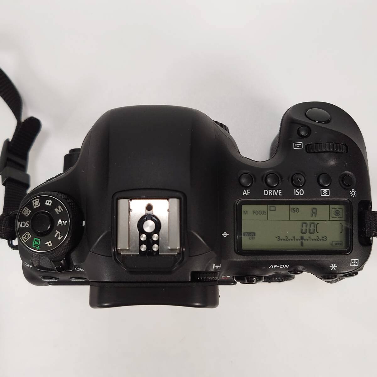 美品 バッテリー4本付き Canon EOS 6D MarkII 2 ボディ デジタル一眼レフカメラ フルサイズ キヤノン_画像5