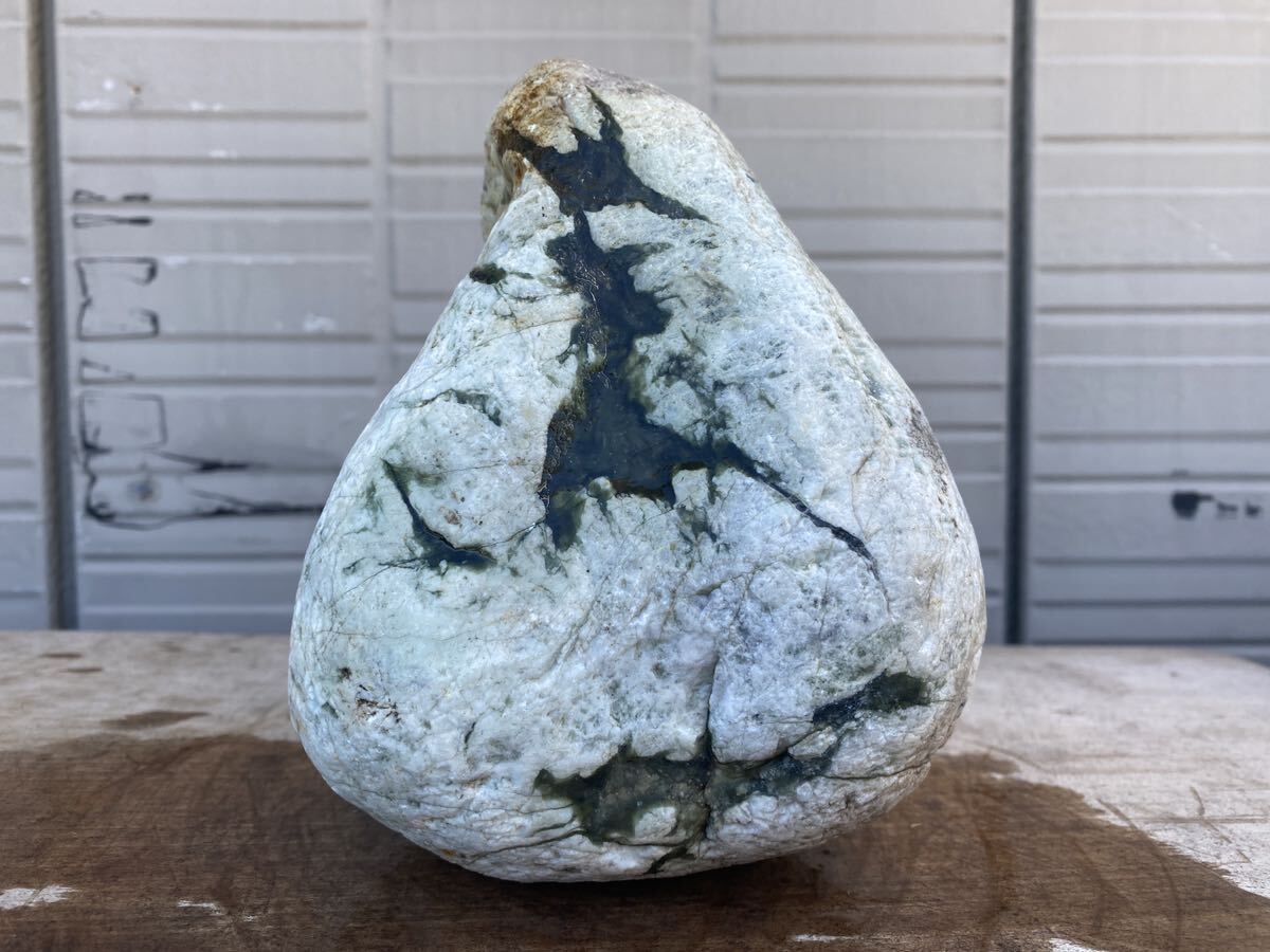 【J102】3kg　大　翡翠含有　白翡翠　緑　透過　糸魚川産　水石　自然石　観賞石　天然石_画像8
