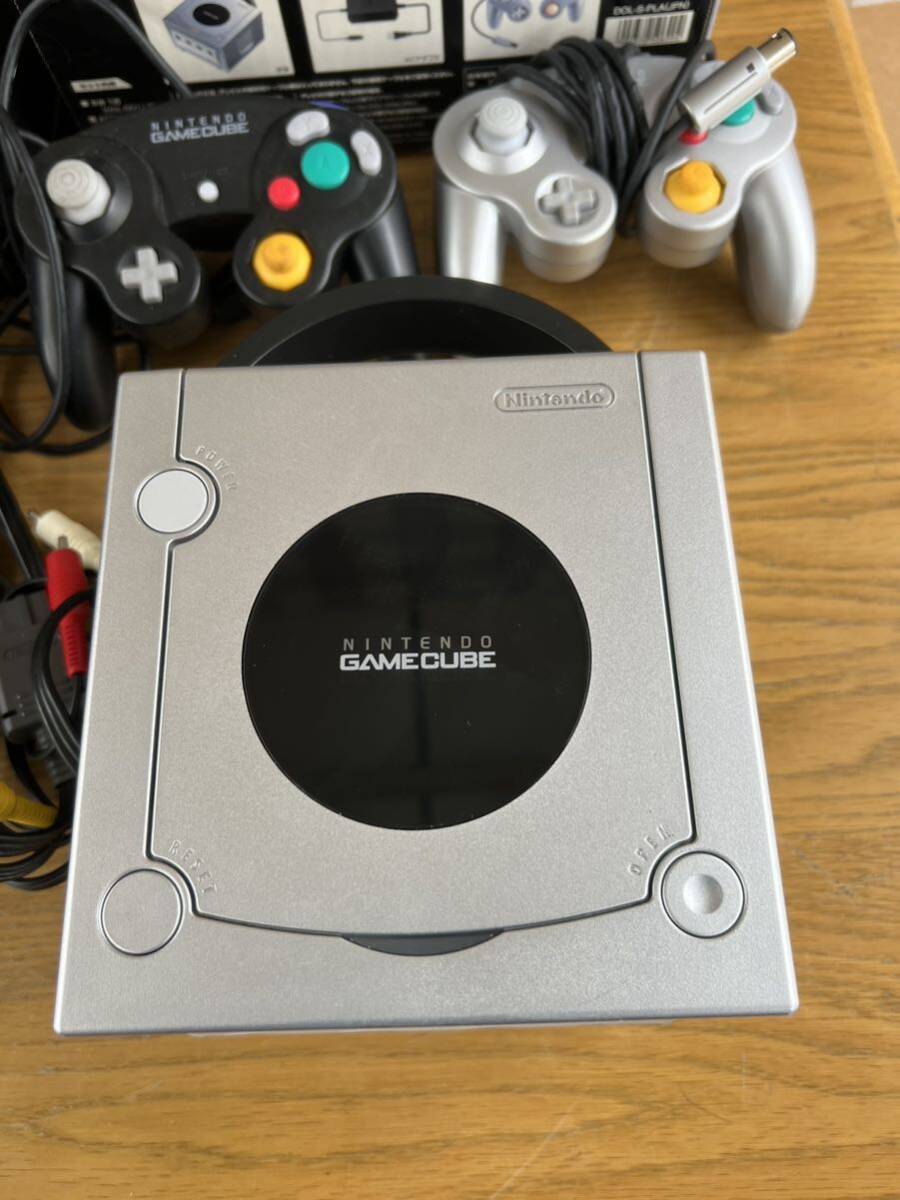 任天堂 Nintendo ニンテンドーゲームキューブ GAMECUBE DOL-001 コントローラー 2個付 機能未確認 現状品_画像2