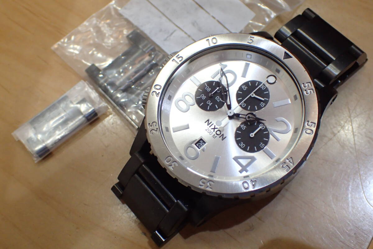 美品 ◆NIXON/ニクソン 48-20 ◆ クロノグラフ ブラック/シルバー メンズ腕時計の画像2