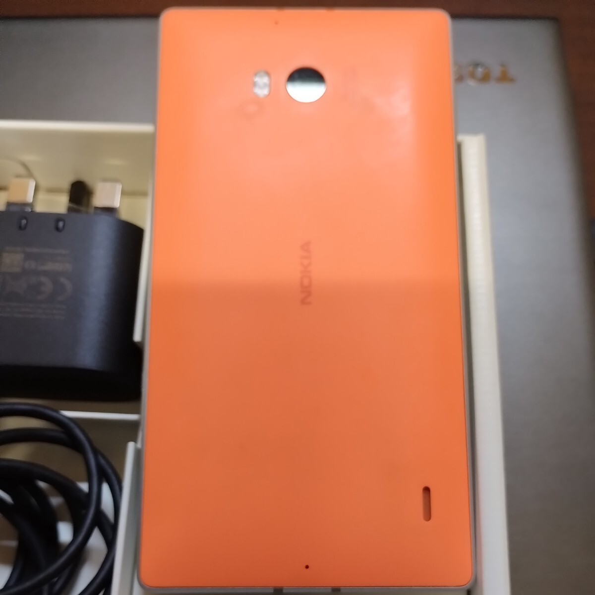 NOKIA LUMIA ９３０ オレンジの画像4