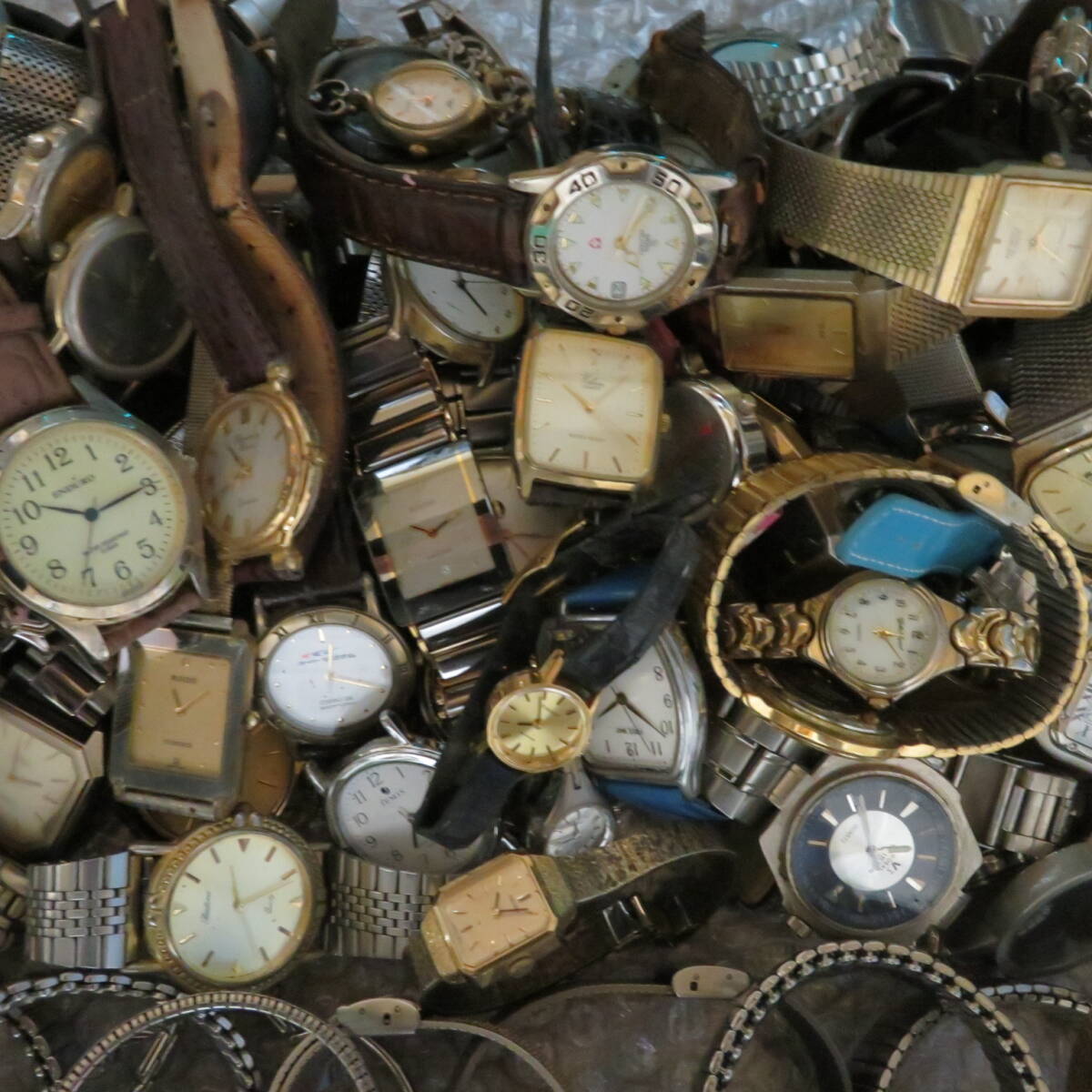 腕時計大量セット 200個以上 SEIKO ELGIN TISSOT Pierre Cardin CASIO CITIZEN 等/ブランド/QUARTZ/機械式/大量/点/kgの画像6