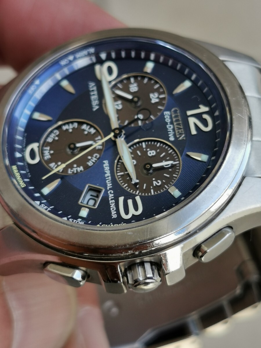 シチズンのビジネスウォッチ　青い文字盤のソーラー腕時計　ベルト社外品_画像6