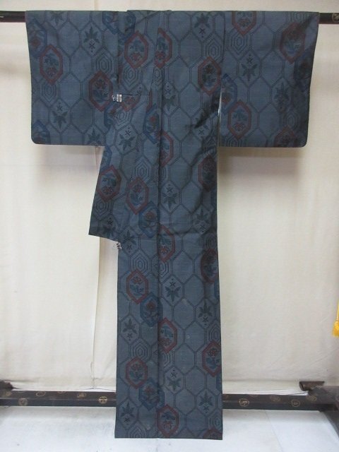 1円 良品 正絹 着物 本場よこそ大島紬 和装 和服 花亀甲 花唐草 お洒落 高級 袷 身丈150cm 裄63cm ◆逸品◆【夢職】★★★★の画像3