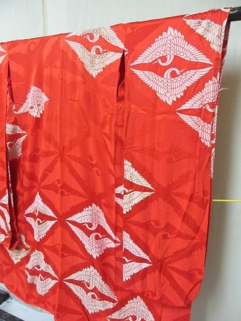 1円 良品 正絹 長襦袢 縮緬 振袖 式典 和装 和服 紅絹 向かい鶴 鶴 赤 おしゃれ 袖無双 身丈126cm 裄61cm ◆逸品◆【夢職】★★★★_画像3