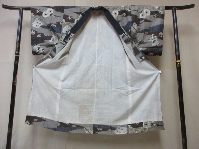 1 jpy used silk long kimono-like garment for man Japanese clothes antique . taking shogi piece arrow feather high class . good-looking . length 121cm.66cm[ dream job ]***