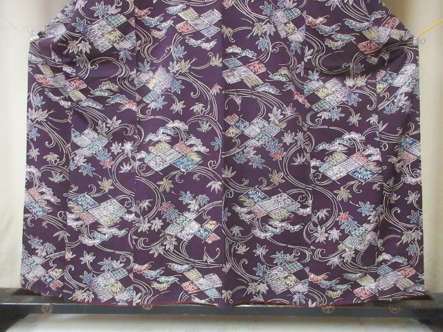1  йен   качественный товар  ... шёлк   кимоно   небольшой ... ... ...  фиолетовый    модель  ...  дракон  ...  цветы  ...  цветы   рукоятка   модный    высококачественный  ... ... длина 145cm ...61cm【...】★★★