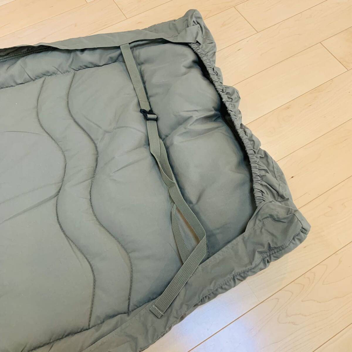 キャンプ用 折り畳みベッドのマット 固定式 超高品質 軽量860g 超柔らかい生地 綿充填 防寒保温 67x190cm アウトドア 野外登山の画像8