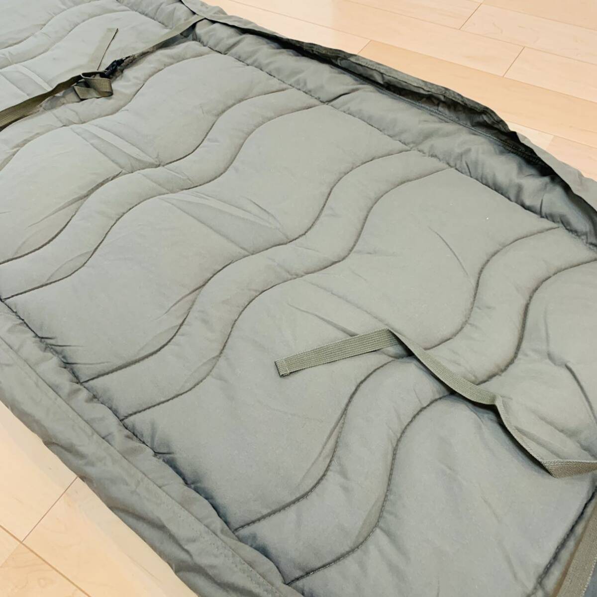 キャンプ用 折り畳みベッドのマット 固定式 超高品質 軽量860g 超柔らかい生地 綿充填 防寒保温 67x190cm アウトドア 野外登山の画像9