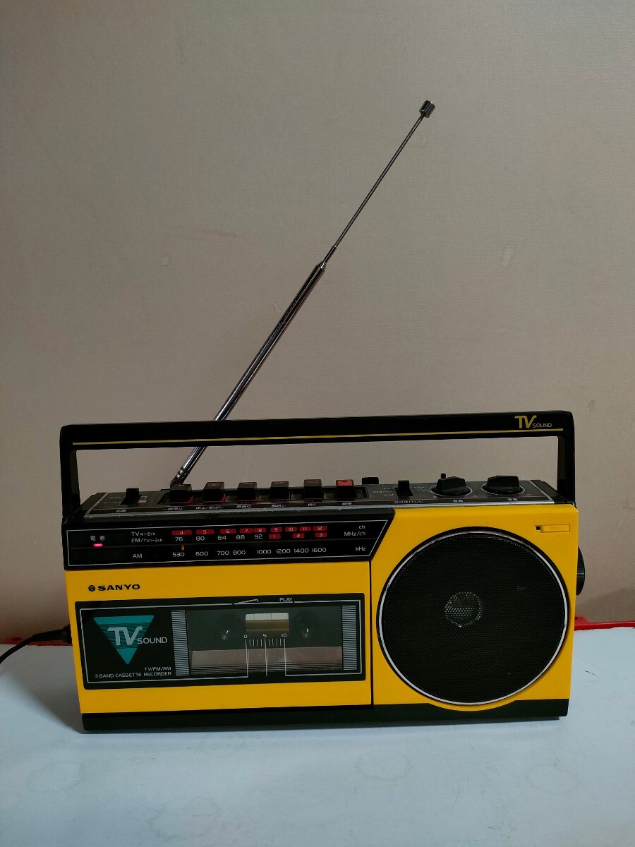  Showa Retro radio-cassette SANYO Sanyo retro pop yellow yellow color operation goods MR-A7TV(Y) cassette recorder radio AC adaptor attaching Sanyo 