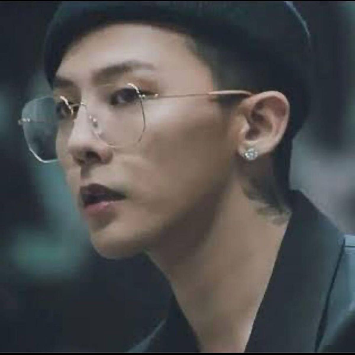 GUCCI グッチ スクエアフレームメタルサングラス 深瀬 G-DRAGON GUCCI グッチ スクエアフレームメタルサングラス 深瀬 G-DRAGON